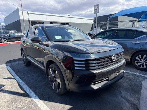 Super Black 2025 Nissan Kicks SR