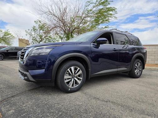 2025 Nissan Pathfinder SL