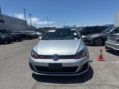 2017 Volkswagen Golf GTI SE 4-Door