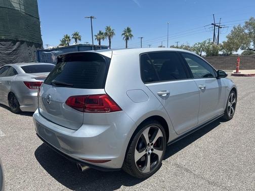 2017 Volkswagen Golf GTI SE 4-Door
