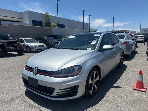 2017 Volkswagen Golf GTI SE 4-Door