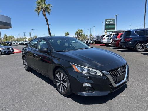 Black 2019 Nissan Altima 2.5 SV