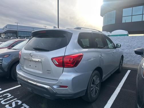 2019 Nissan Pathfinder SV