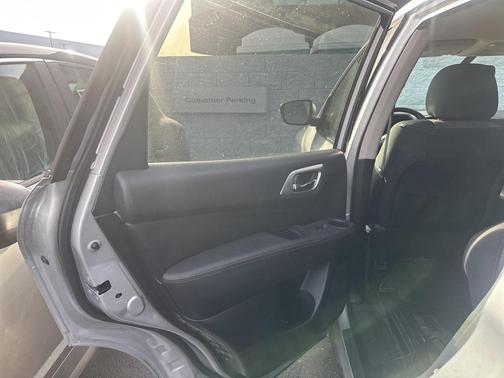 2019 Nissan Pathfinder SV