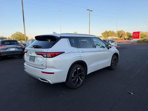 White Diamond 2024 Mitsubishi Outlander SEL