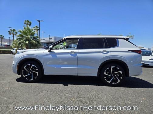 White Diamond 2024 Mitsubishi Outlander SEL