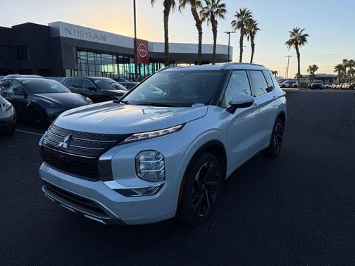 White Diamond 2024 Mitsubishi Outlander SEL