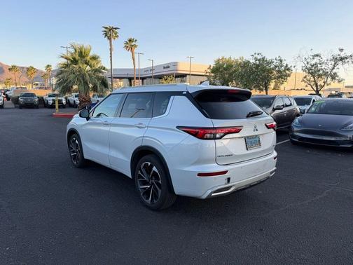White Diamond 2024 Mitsubishi Outlander SEL