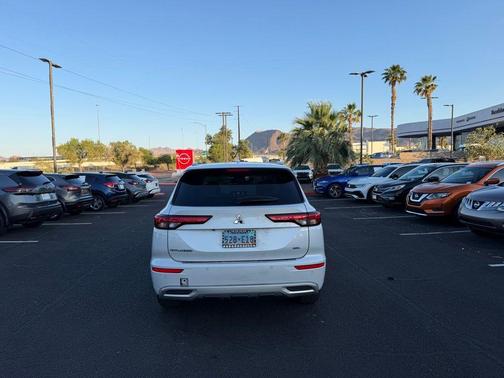 White Diamond 2024 Mitsubishi Outlander SEL