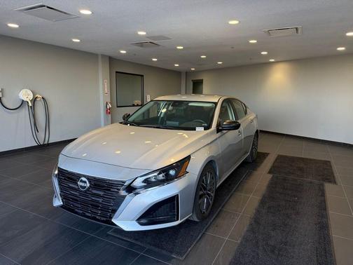 Brilliant Silver Metallic 2024 Nissan Altima 2.5 SV