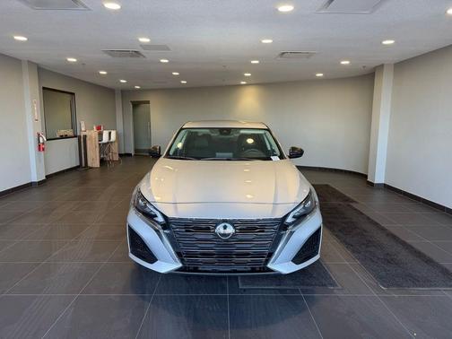 Brilliant Silver Metallic 2024 Nissan Altima 2.5 SV