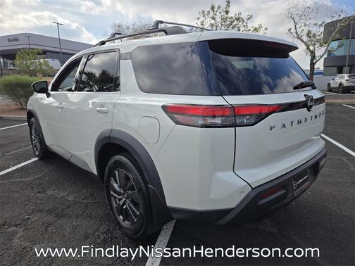 2022 Nissan Pathfinder SV