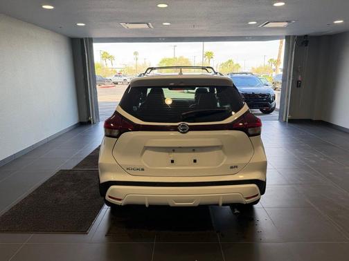 2021 Nissan Kicks SR