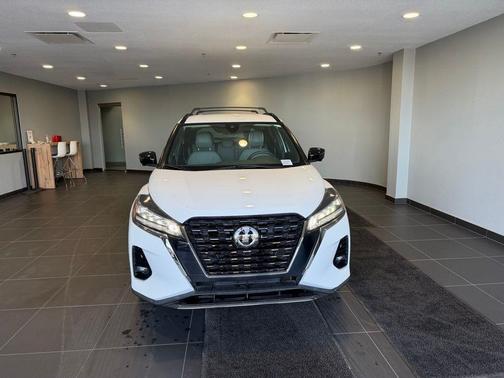 2021 Nissan Kicks SR