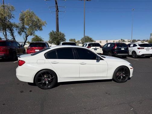 Alpine White 2015 BMW 320 i