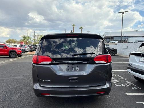 Granite Crystal Clearcoat Metallic 2022 Chrysler Voyager LX
