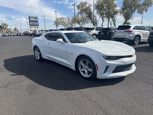 Summit White 2017 Chevrolet Camaro 1LT