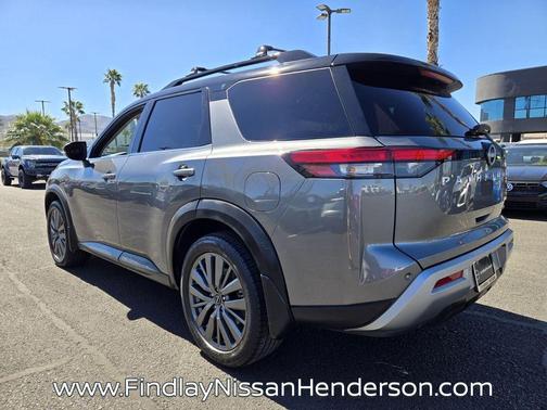 2022 Nissan Pathfinder SL