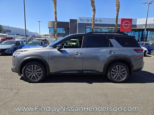 2022 Nissan Pathfinder SL