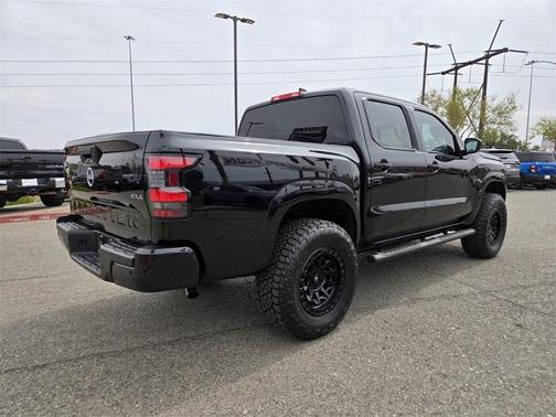 2025 Nissan Frontier SV