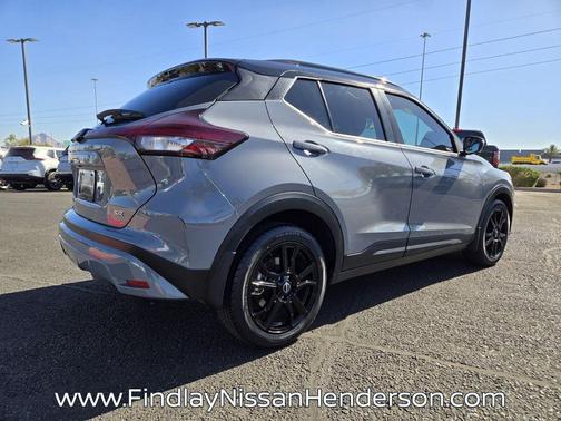 2 Tone Gray / Black 2023 Nissan Kicks SR
