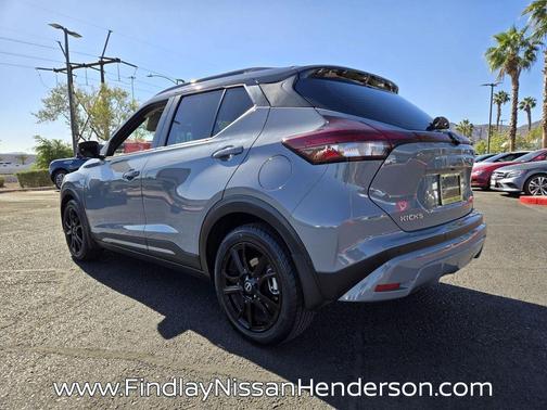 2 Tone Gray / Black 2023 Nissan Kicks SR