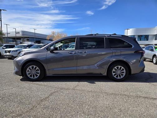 2023 Toyota Sienna XLE
