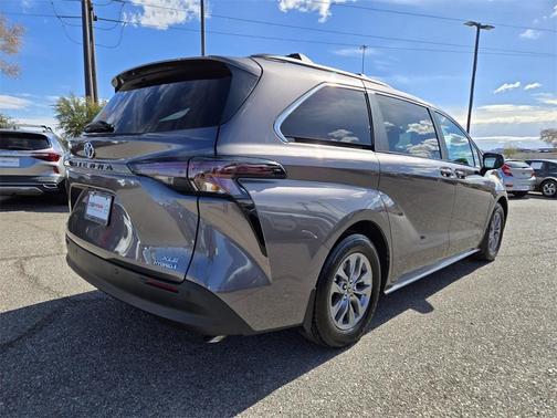 2023 Toyota Sienna XLE