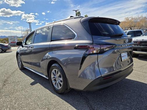 2023 Toyota Sienna XLE