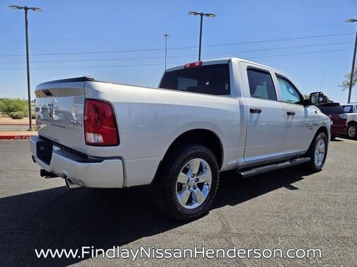 Bright Silver Clearcoat Metallic 2019 RAM 1500 Classic Express