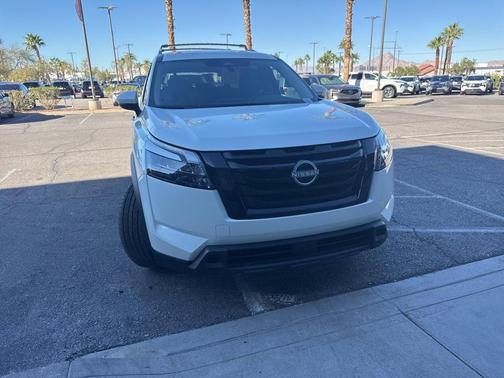 2024 Nissan Pathfinder SV