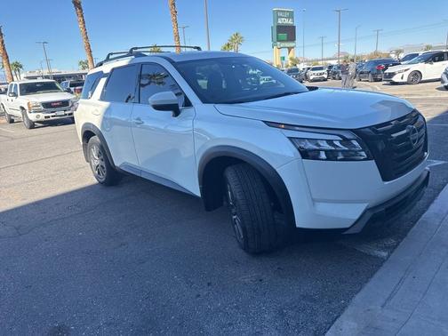 2024 Nissan Pathfinder SV