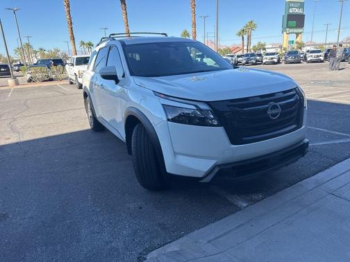 2024 Nissan Pathfinder SV