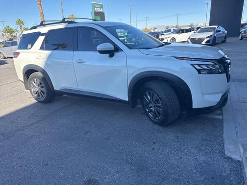 2024 Nissan Pathfinder SV