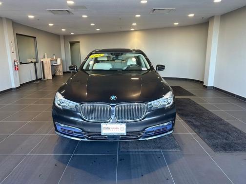 2016 BMW 740 i