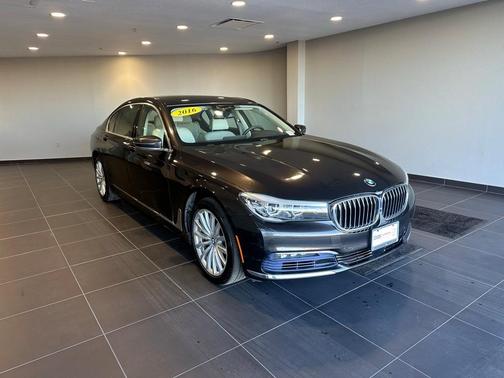 2016 BMW 740 i