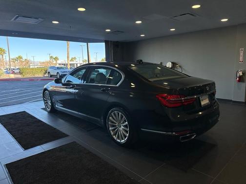 2016 BMW 740 i