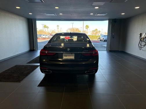 2016 BMW 740 i
