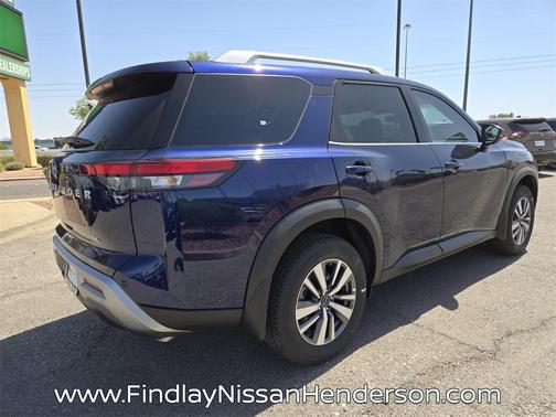 2025 Nissan Pathfinder SL