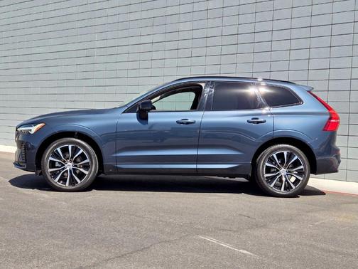 Denim Blue Metallic 2023 Volvo XC60 B5 Plus Dark Theme