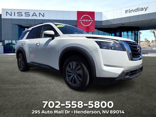 White 2024 Nissan Pathfinder SV
