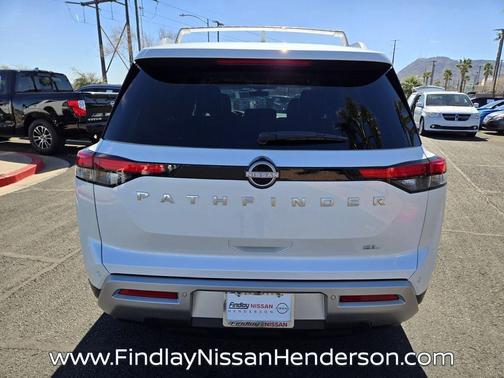 2025 Nissan Pathfinder SL
