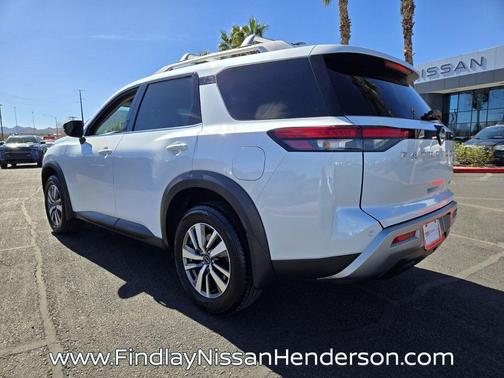 2025 Nissan Pathfinder SL