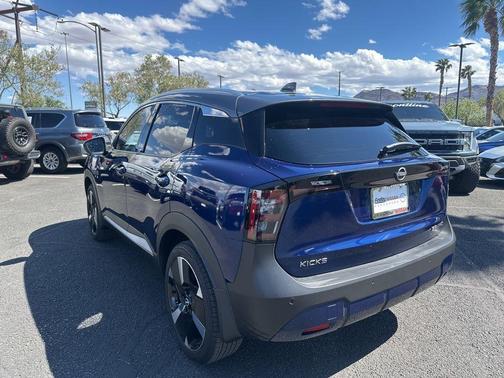 2t Blu Gry Roof 2025 Nissan Kicks SR