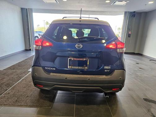 Deep Blue Pearl / Fresh Powder 2020 Nissan Kicks SV