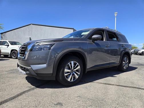 2025 Nissan Pathfinder SL