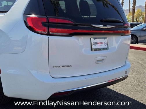 Bright White Clearcoat 2022 Chrysler Pacifica Touring-L