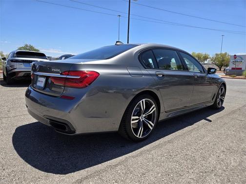 2019 BMW 750 i