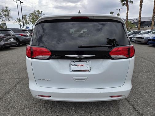 2022 Chrysler Voyager LX