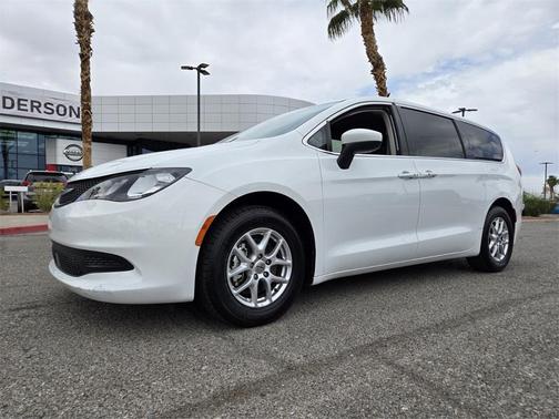 2022 Chrysler Voyager LX